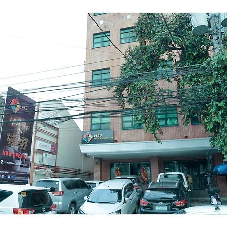 M28 Hotel And Apartments Quezon City Eksteriør billede