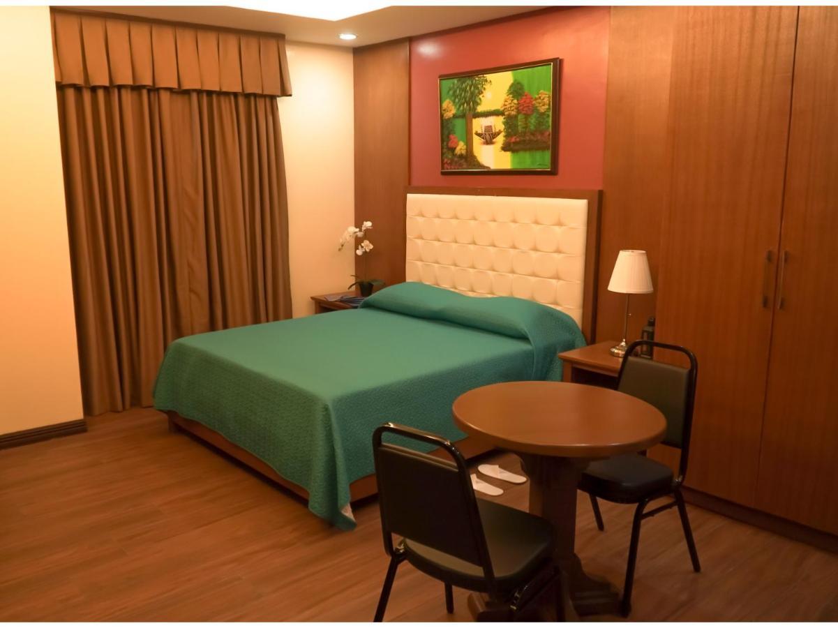 M28 Hotel And Apartments Quezon City Eksteriør billede
