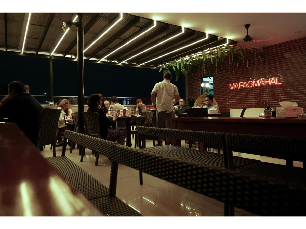 M28 Hotel And Apartments Quezon City Eksteriør billede