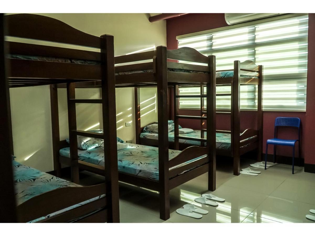 M28 Hotel And Apartments Quezon City Eksteriør billede