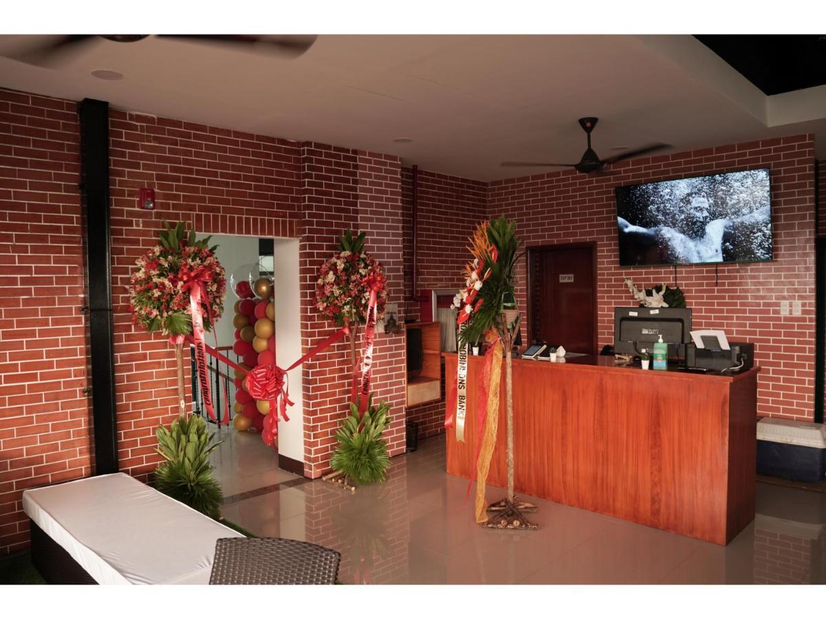 M28 Hotel And Apartments Quezon City Eksteriør billede