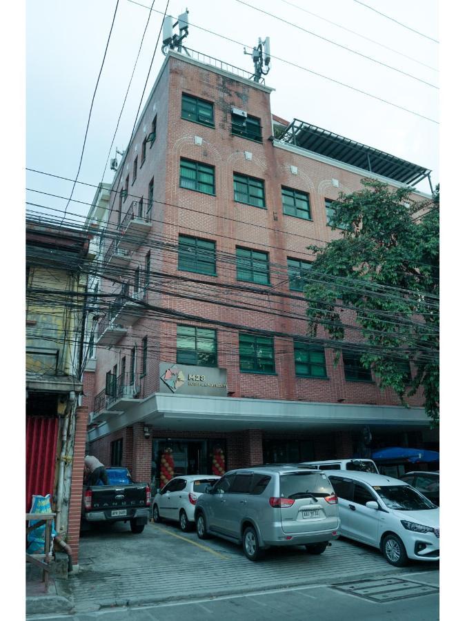 M28 Hotel And Apartments Quezon City Eksteriør billede