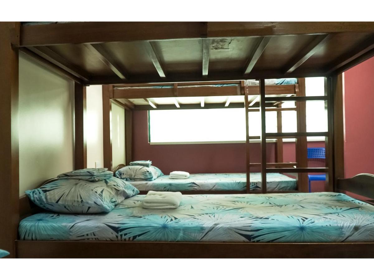 M28 Hotel And Apartments Quezon City Eksteriør billede
