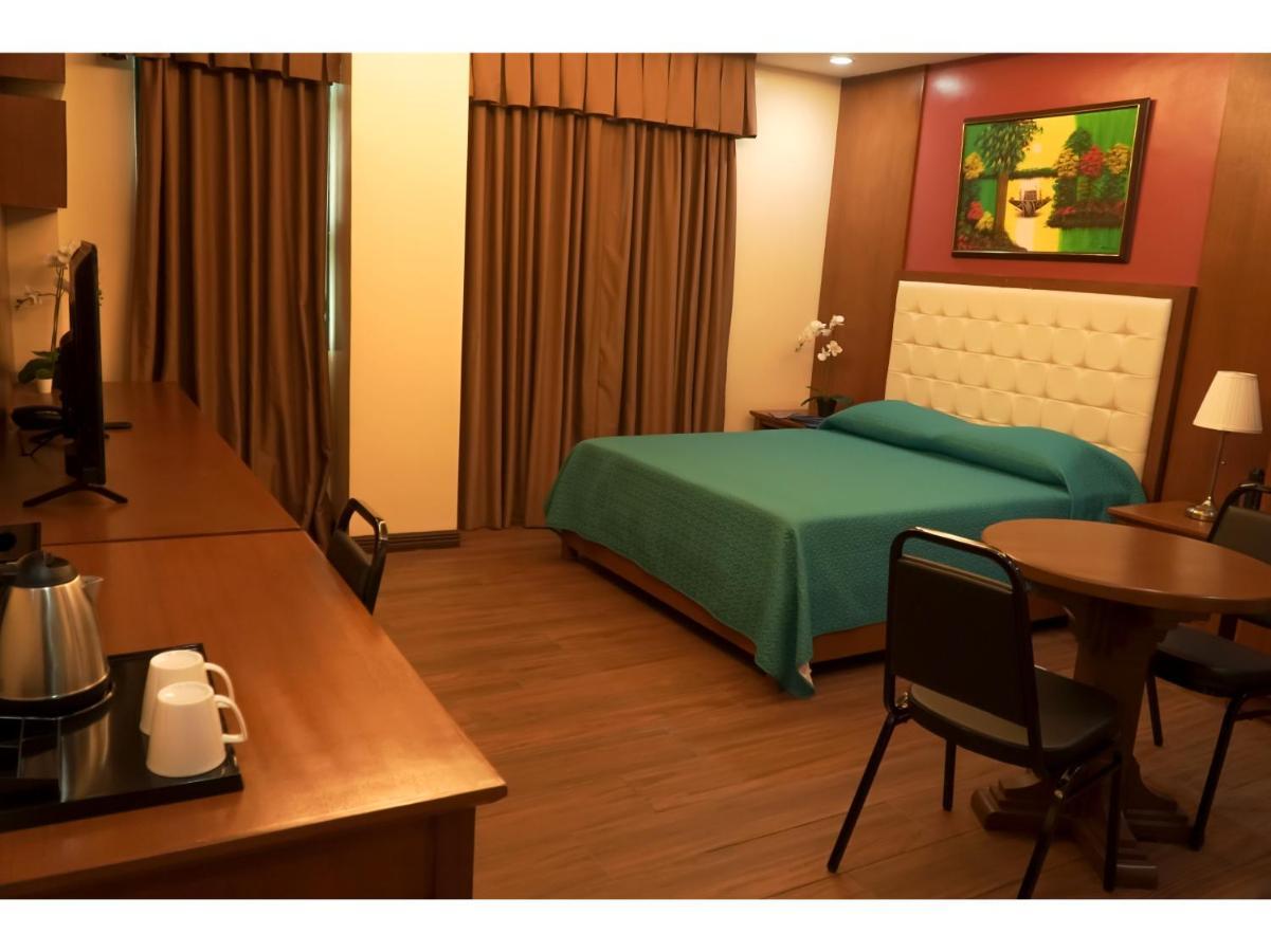 M28 Hotel And Apartments Quezon City Eksteriør billede
