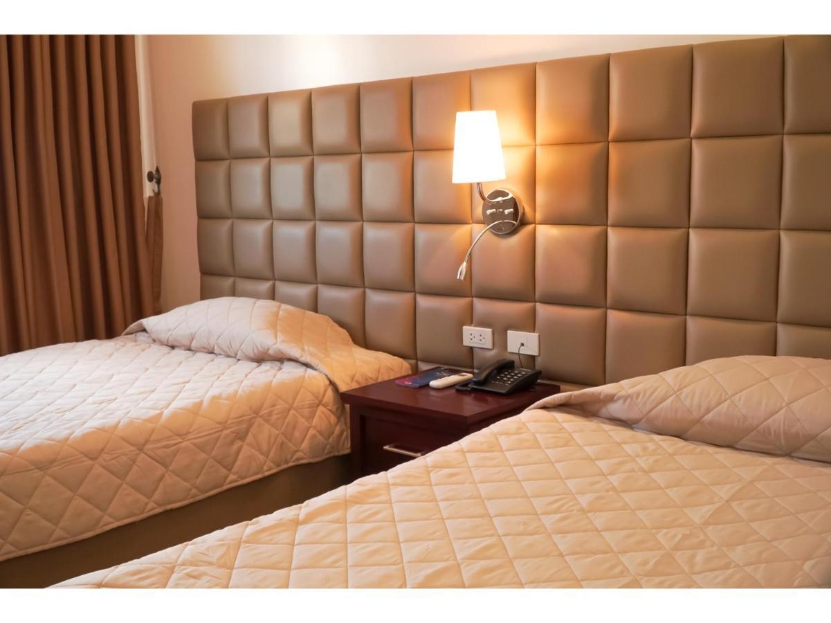 M28 Hotel And Apartments Quezon City Eksteriør billede