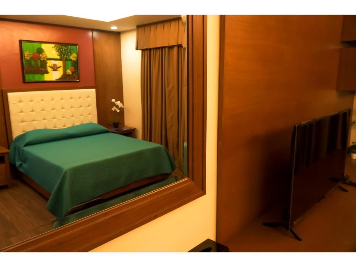 M28 Hotel And Apartments Quezon City Eksteriør billede