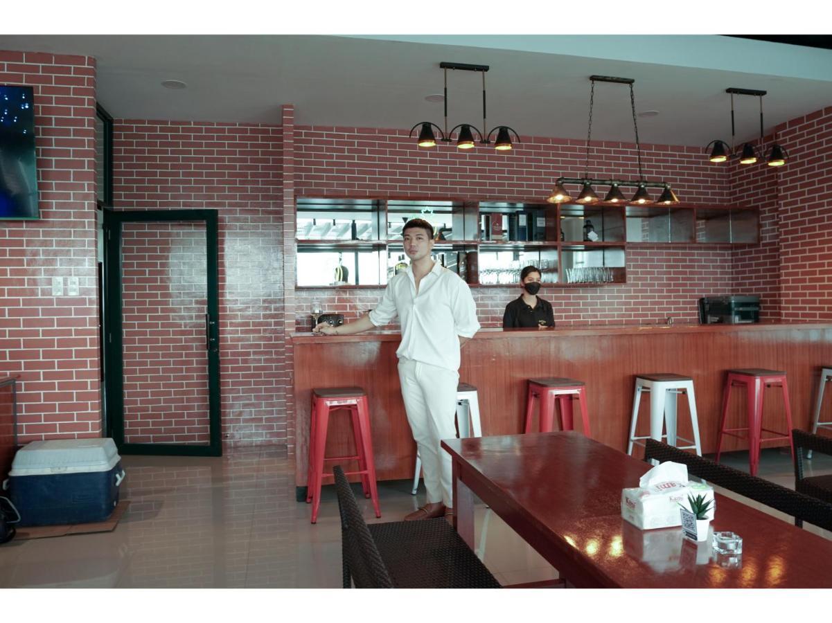 M28 Hotel And Apartments Quezon City Eksteriør billede